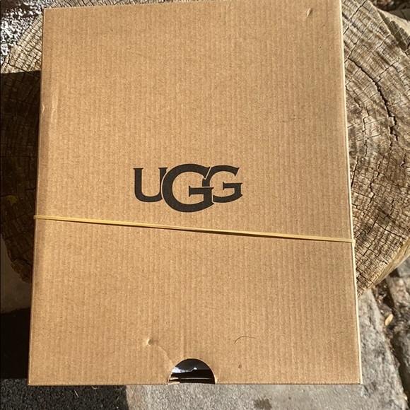 UGG Rainbow Genuine Shearling Lined Boot - Picture 10 of 11